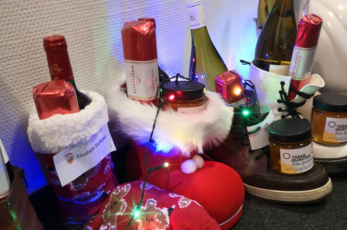 Mit gefüllten Stiefeln (und Bauhelmen) starten wir voller Freude in die zauberhafte Weihnachtszeit!